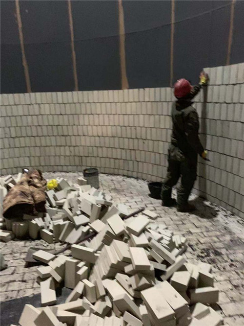 電廠耐酸瓷磚施工(gōng)現場